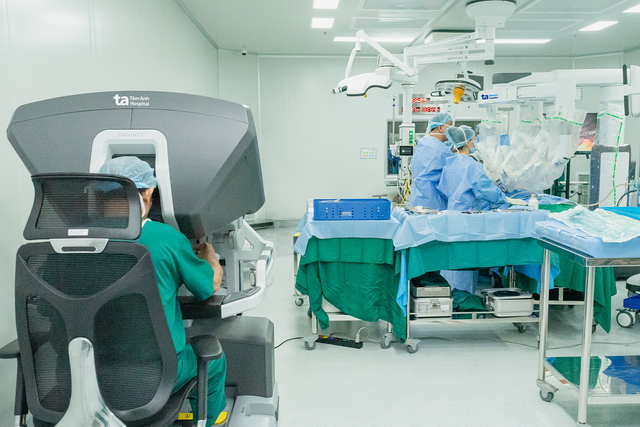 Phẫu thuật robot Da Vinci không còn là 'đặc quyền' của người có tiền- Ảnh 1. Phẫu thuật robot Da Vinci không còn là 'đặc quyền' của người có tiền- Ảnh 1.