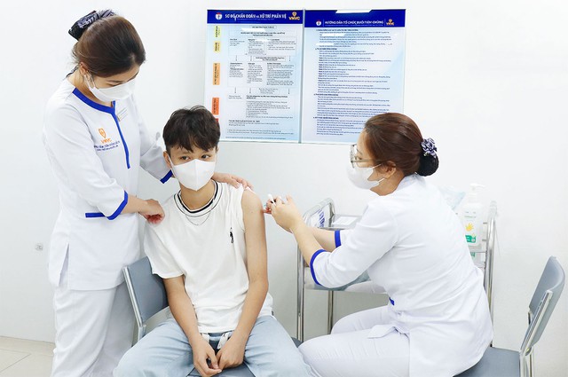 Cầu thủ Pháp cắt bỏ chân vì mắc não mô cầu: Bệnh rình rập người trẻ khỏe - Ảnh 4.