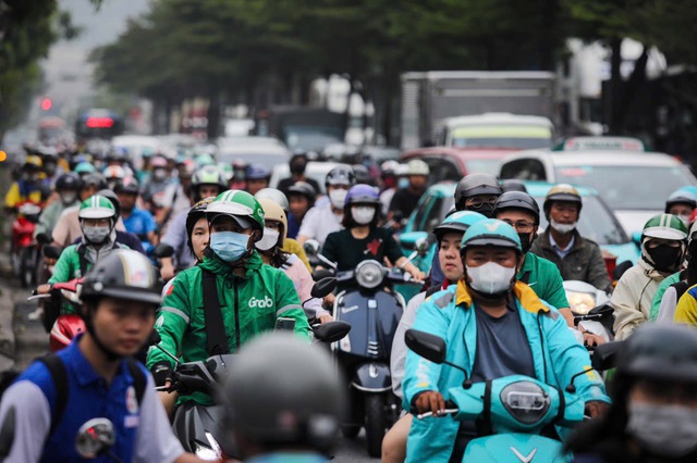 Ùn tắc giao thông ở TP.HCM tăng 24% so với năm ngoái: Sở Xây dựng nói gì? - Ảnh 1.