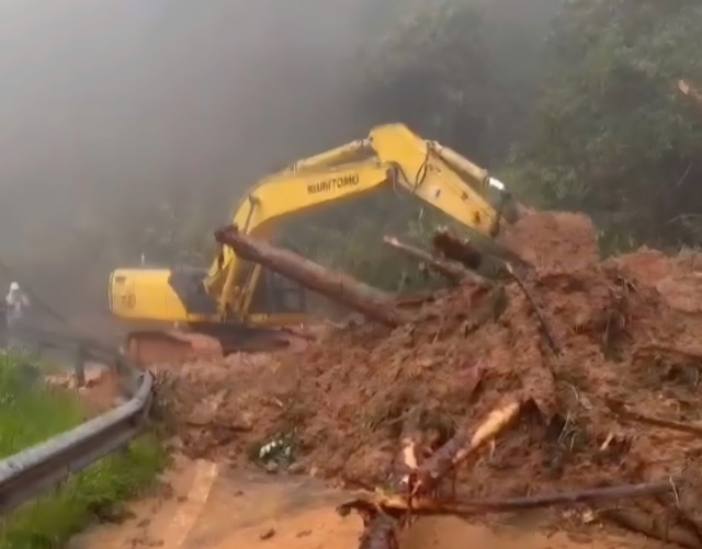 Cố gắng th&ocirc;ng đ&egrave;o Mimosa v&agrave; đ&egrave;o Gia Bắc trong ng&agrave;y 4.12- Ảnh 7.