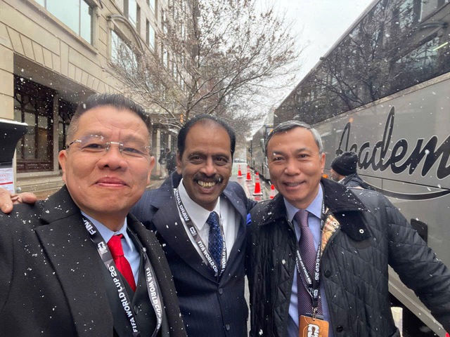 Ông Trần Quốc Tuấn cùng các quan chức bóng đá