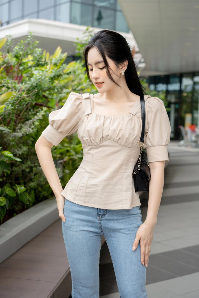Áo cổ vuông tôn bờ vai mảnh mai, gợi nét nữ tính êm ái- Ảnh 3. Áo cổ vuông tôn bờ vai mảnh mai, gợi nét nữ tính êm ái- Ảnh 3.