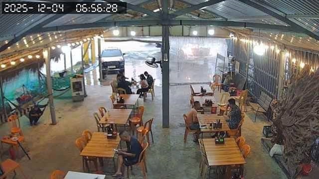 Đoàn cứu trợ quên thanh toán bữa sáng, chủ quán 'phản hồi' bằng nghĩa cử ấm lòng- Ảnh 1. Đoàn cứu trợ quên thanh toán bữa sáng, chủ quán 'phản hồi' bằng nghĩa cử ấm lòng- Ảnh 1.