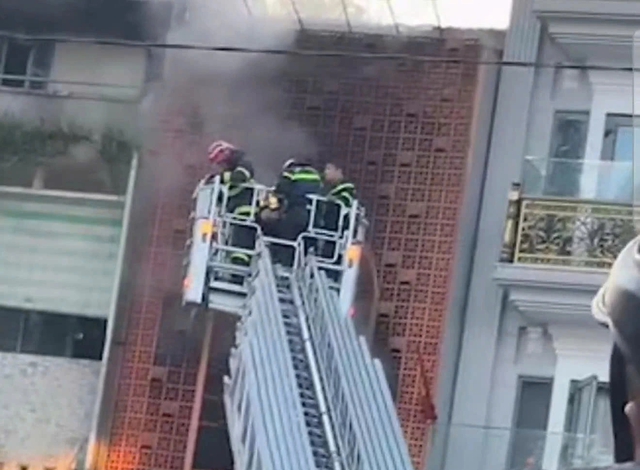 Cháy quán ăn ở trung tâm TP.HCM lúc rạng sáng, một số người bị ngạt khói- Ảnh 1.