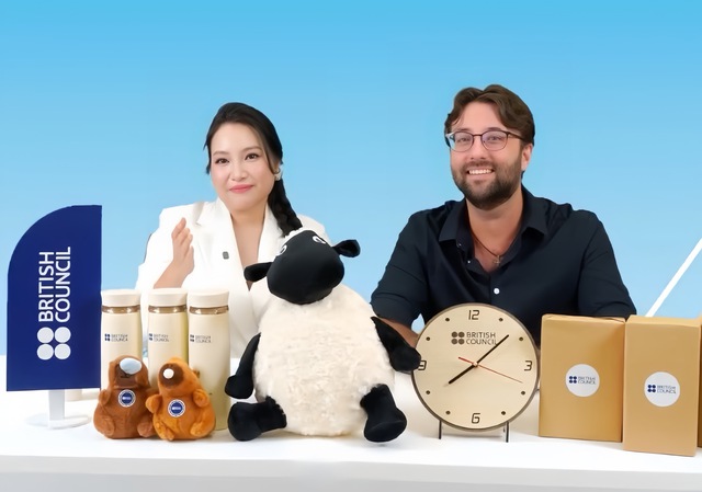 Tiếng Anh là ‘ngôn ngữ thứ hai’ ở trường, phụ huynh đồng hành cùng con thế nào?   - Ảnh 1.