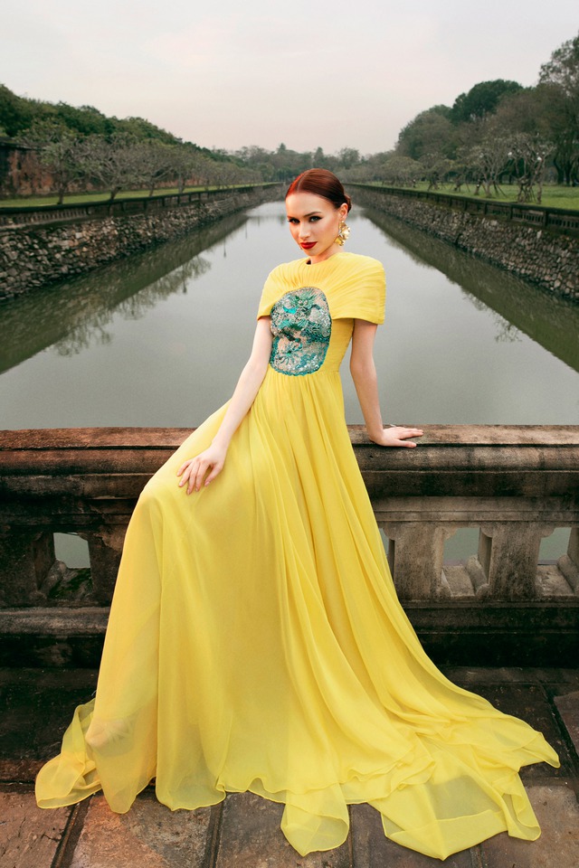 Những sắc màu quyền lực, định hình phong cách mùa lễ hội cuối năm 2025- Ảnh 6.