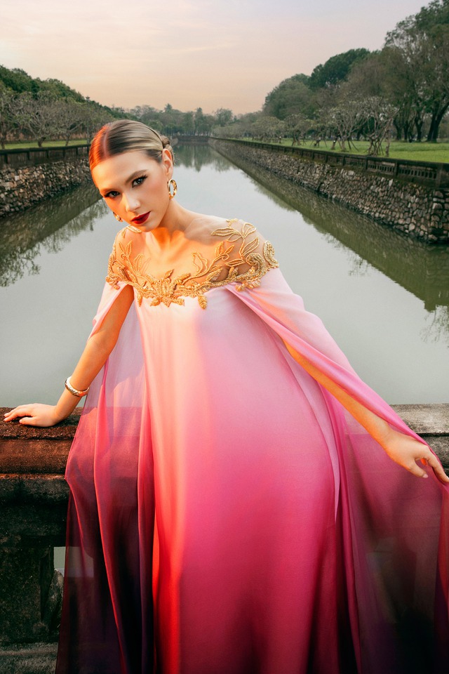 Những sắc màu quyền lực, định hình phong cách mùa lễ hội cuối năm 2025- Ảnh 2.