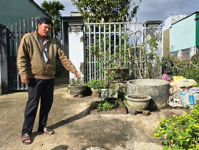 Quảng Ngãi: Tìm thân nhân bé gái bị bỏ rơi trước cổng nhà dân- Ảnh 2.