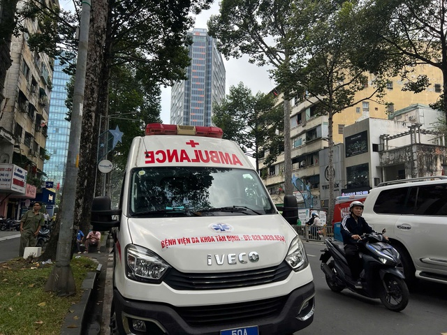 Cháy quán ăn 4 người tử vong: 'Cánh tay yếu ớt vẫy gọi rồi vụt mất' - Ảnh 8.