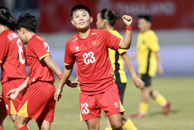 បាល់ទាត់នារី ស៊ីហ្គេម ៣៣ វៀតណាម ២-០ ម៉ាឡេស៊ី៖ Bich Thuy បង្កើនពិន្ទុ - រូបថត ២.