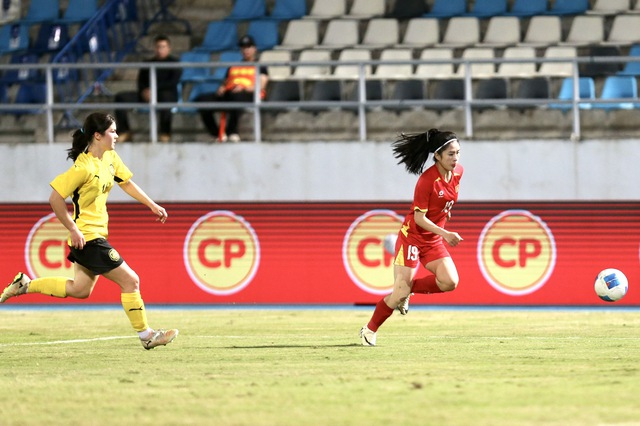 បាល់ទាត់នារី SEA Games 33, Vietnam 4-0 Malaysia: 1-touch shot របស់ Hai Linh - រូបថត 1.
