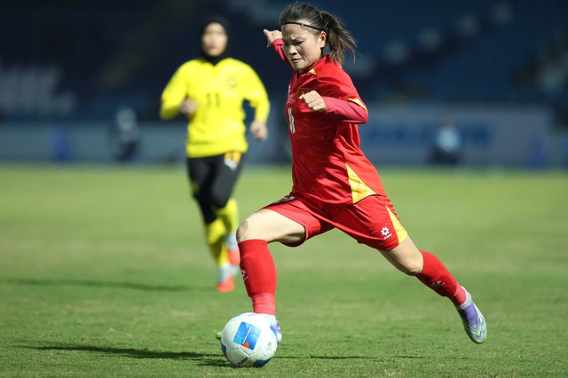 កីឡាបាល់ទាត់នារី SEA Games 33, Vietnam 5-0 Malaysia: Thai Thi Thao ស៊ុតបញ្ចូលទីភ្លាមៗពេលនាងចូលទីលាន - រូបថត ១.