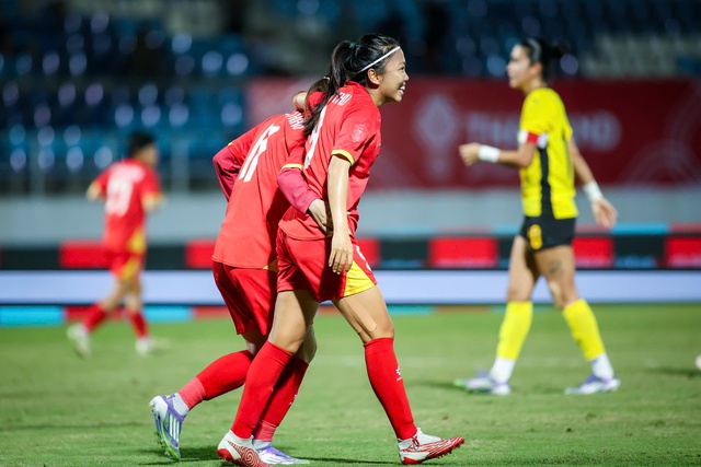 កីឡាបាល់ទាត់នារី SEA Games 33, Vietnam 7-0 Malaysia: Thai Thi Thao ស៊ុតបញ្ចូលទីបានមួយគ្រាប់ - រូបថត 2.