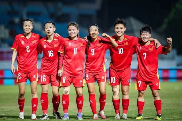 កីឡាបាល់ទាត់នារី SEA Games 33, Vietnam 7-0 Malaysia: Thai Thi Thao ស៊ុតបញ្ចូលទីបានមួយគ្រាប់ - រូបថត 1.