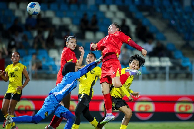 កីឡាបាល់ទាត់នារី SEA Games 33, Vietnam 7-0 Malaysia: Thai Thi Thao ស៊ុតបញ្ចូលទីបានមួយគ្រាប់ - រូបថត 1.