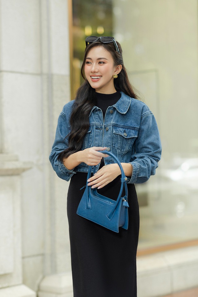 Áo khoác jean khẳng định cá tính, tạo vẻ đẹp bụi bặm đường phố- Ảnh 1. Áo khoác jean khẳng định cá tính, tạo vẻ đẹp bụi bặm đường phố- Ảnh 1.