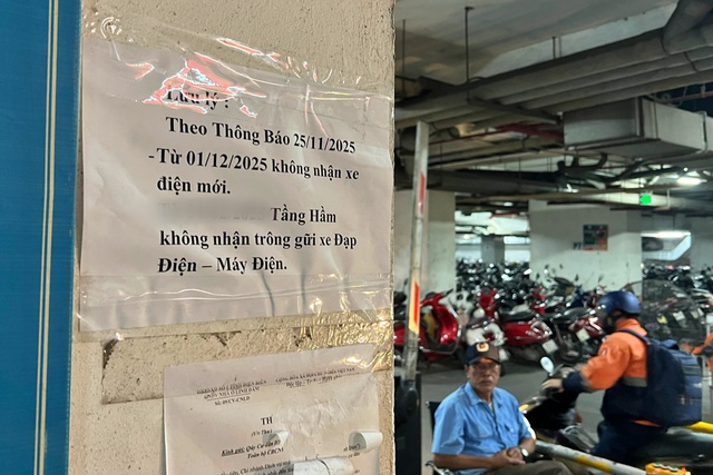 Bất tuân 'lệnh' phường, chung cư HH Linh Đàm vẫn dừng trông xe điện- Ảnh 1.