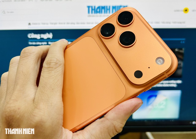 iPhone 17 Pro chạy th&agrave;nh c&ocirc;ng si&ecirc;u AI 400 tỉ tham số ngay tr&ecirc;n thiết bị - Ảnh 1.