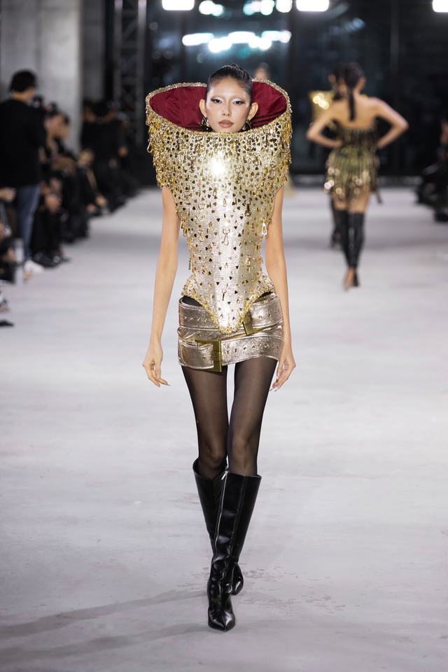 Đón đầu xu hướng thu đông 2025 từ bộ sưu tập 'Emerge'- Ảnh 12. Đón đầu xu hướng thu đông 2025 từ bộ sưu tập 'Emerge'- Ảnh 12.