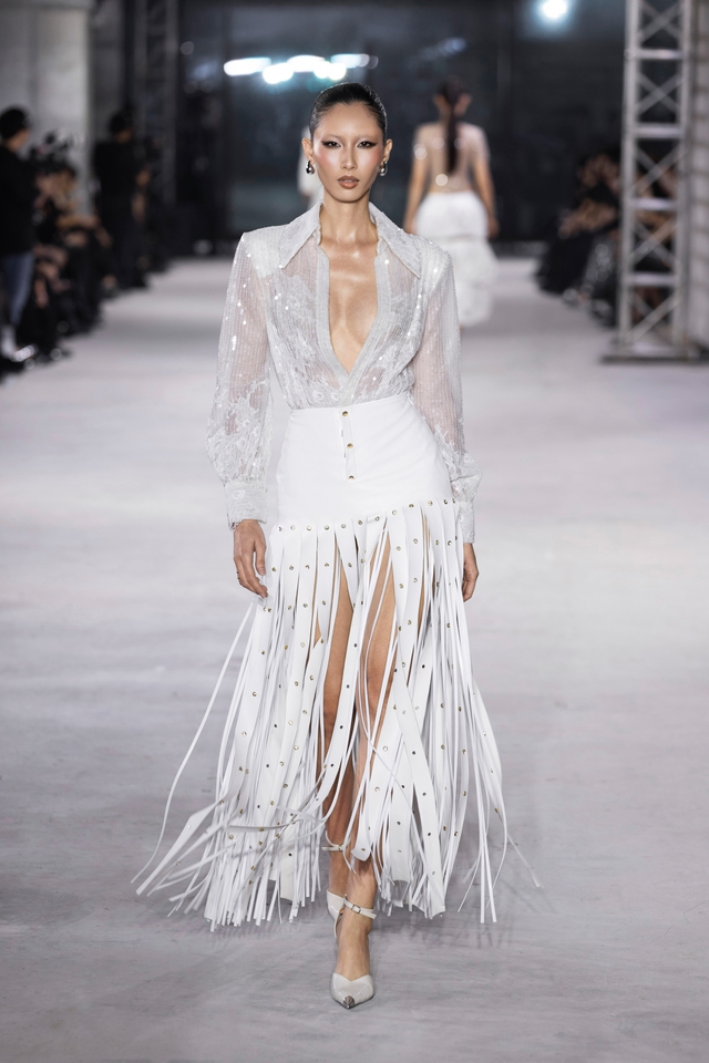 Đón đầu xu hướng thu đông 2025 từ bộ sưu tập 'Emerge'- Ảnh 10. Đón đầu xu hướng thu đông 2025 từ bộ sưu tập 'Emerge'- Ảnh 10.