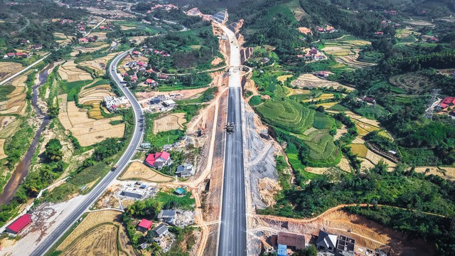 Hai cao tốc tại Lạng Sơn và Cao Bằng 'chạy nước rút' thông tuyến vào 19.12- Ảnh 1. Hai cao tốc tại Lạng Sơn và Cao Bằng 'chạy nước rút' thông tuyến vào 19.12- Ảnh 1.