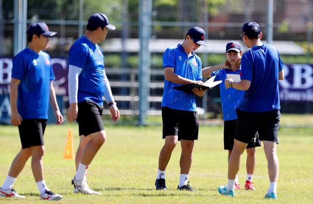 Cánh trái U.23 Việt Nam: Thừa nhân tài nhưng thiếu ý tưởng, thầy Kim giải sao đây?- Ảnh 3.