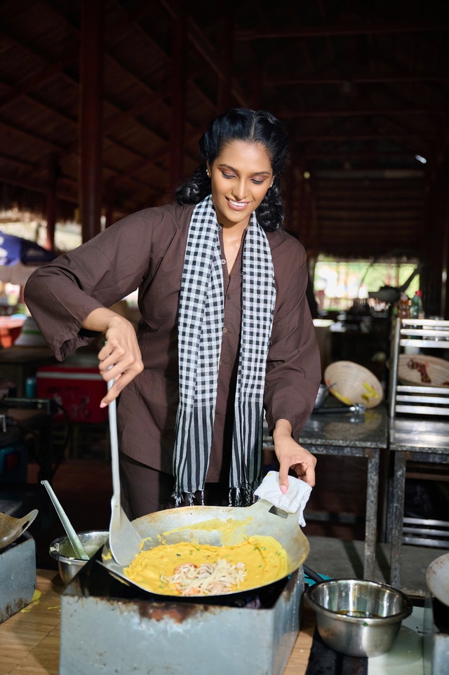 Mỹ nhân quốc tế ''hoà tan'' trong ẩm thực Việt: Mê cà phê, hải sản - Ảnh 4.