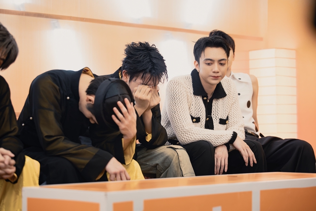 Soobin sốc, hụt hẫng khi hai học tr&ograve; bị loại khỏi show thực tế - Ảnh 1.