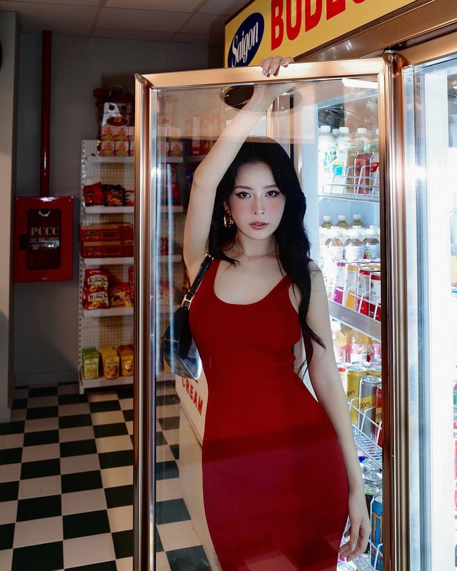 Váy hai dây giúp nàng khoe trọn nét gợi cảm sang chảnh- Ảnh 2.