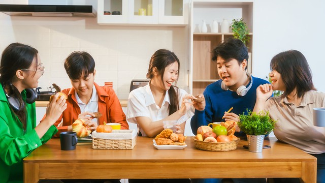 Bệnh do vi khuẩn n&atilde;o m&ocirc; cầu vẫn lu&ocirc;n r&igrave;nh rập thanh thiếu ni&ecirc;n khỏe mạnh - Ảnh 2.