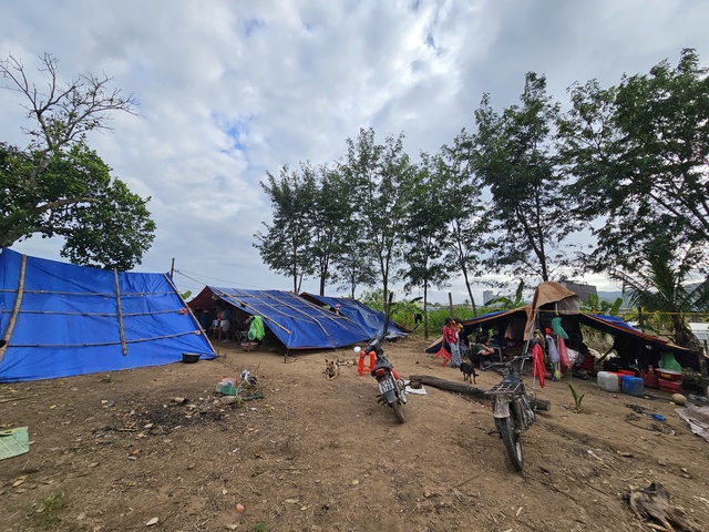 Hàng chục hộ dân buôn Nú phải chịu đựng cuộc sống khó khăn do ngập lụt - Ảnh 4. Hàng chục hộ dân buôn Nú phải chịu đựng cuộc sống khó khăn do ngập lụt - Ảnh 4.