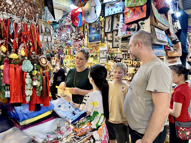 Chợ truyền thống phải thay đổi mạnh mẽ - Ảnh 1.