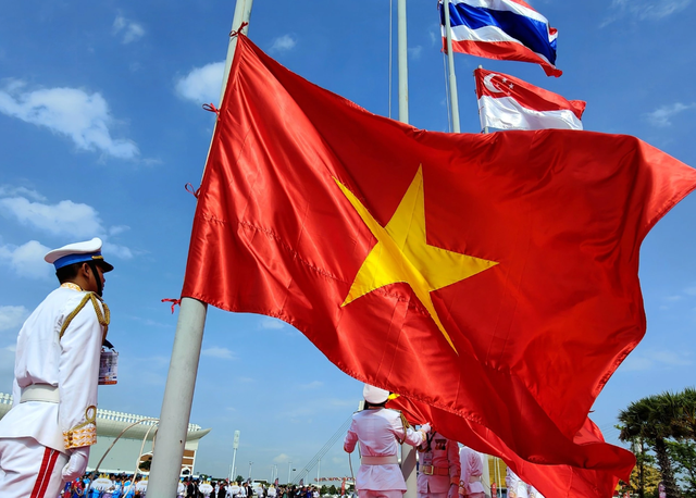 Lễ thượng cờ Việt Nam và các nước dự SEA Games được tổ chức trang trọng ngày 8.12- Ảnh 2. Lễ thượng cờ Việt Nam và các nước dự SEA Games được tổ chức trang trọng ngày 8.12- Ảnh 2.