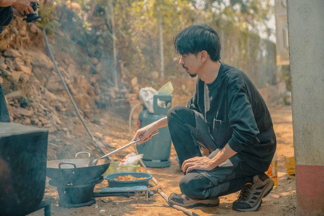 Rapper Đen Vâu lên tiếng về dự án 'Nuôi em' đang vướng lùm xùm- Ảnh 2. Rapper Đen Vâu lên tiếng về dự án 'Nuôi em' đang vướng lùm xùm- Ảnh 2.