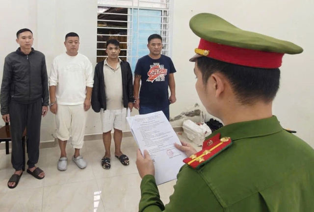 Con bạc người Trung Quốc bị bắt giam ép trả nợ, bạn gái cầu cứu công an- Ảnh 1.