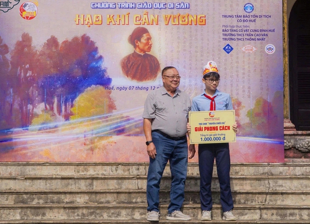 Học sinh Huế hào hứng trải nghiệm 'Hạo khí Cần vương'- Ảnh 4. Học sinh Huế hào hứng trải nghiệm 'Hạo khí Cần vương'- Ảnh 4.