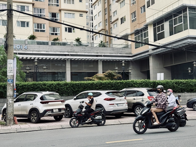 Danh sách 108 ô tô dừng đỗ sai quy định bị CSGT Hàng Xanh phạt nguội- Ảnh 3. Danh sách 108 ô tô dừng đỗ sai quy định bị CSGT Hàng Xanh phạt nguội- Ảnh 3.