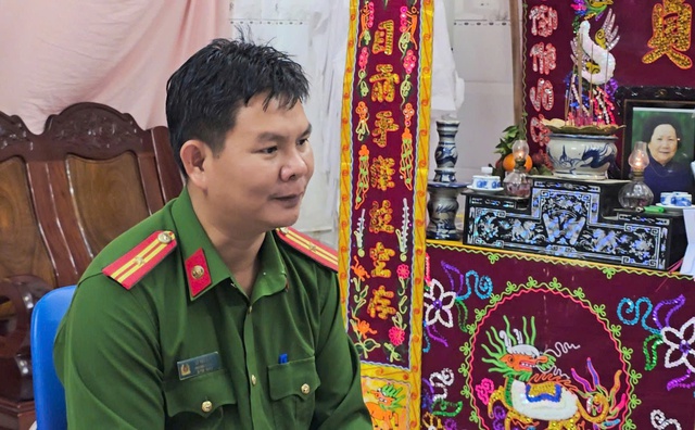 'Tim tôi như thắt lại': Nén nỗi đau riêng, chiến sĩ công an lao vào cứu dân giữa lũ dữ - Ảnh 3. 'Tim tôi như thắt lại': Nén nỗi đau riêng, chiến sĩ công an lao vào cứu dân giữa lũ dữ - Ảnh 3.