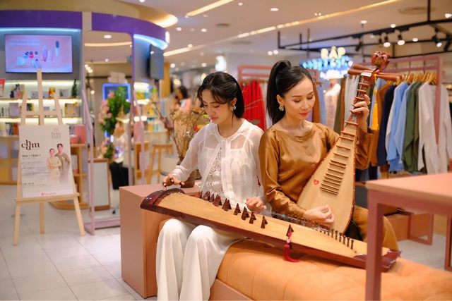 Từ làng ra phố, áo bà ba 'tái xuất' trẻ trung, thời thượng - Ảnh 12.