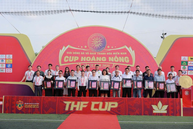 16 đội tranh tài hấp dẫn giải bóng đá vô địch Thanh Hóa miền Nam - Ảnh 1. 16 đội tranh tài hấp dẫn giải bóng đá vô địch Thanh Hóa miền Nam - Ảnh 1.