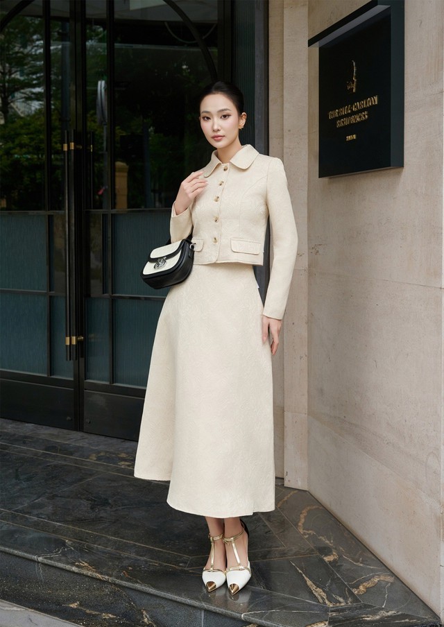 Nâng tầm sắc vóc, toát lên khí chất quý phái với chân váy gấm- Ảnh 1. Nâng tầm sắc vóc, toát lên khí chất quý phái với chân váy gấm- Ảnh 1.