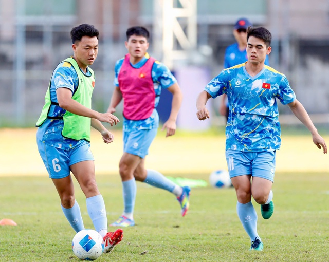 Trực thăng quần thảo buổi tập U.23 Việt Nam, ông Kim sẵn sàng 'đạn dược' cho trận đại chiến Malaysia- Ảnh 16.