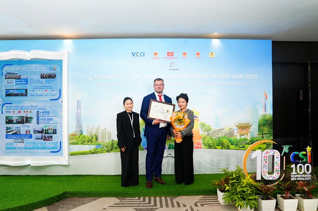 Home Credit lọt Top 10 Doanh nghiệp Bền vững thuộc lĩnh vực Thương mại - Dịch vụ - Ảnh 2.