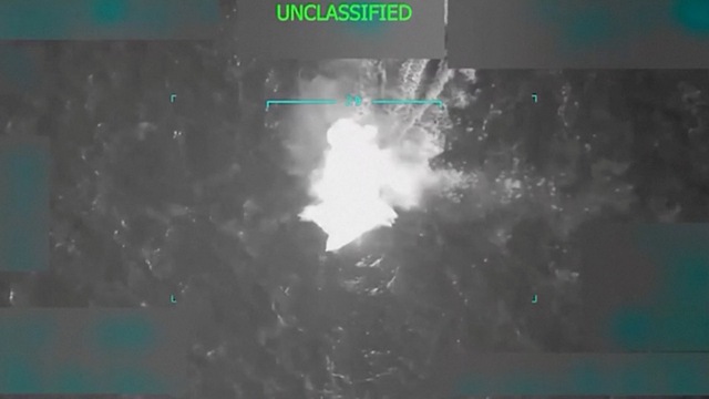 Đảng Dân chủ kêu gọi công bố video vụ tấn công tàu ở Caribe - Ảnh 1.