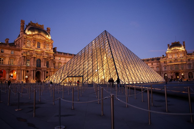 Rò rỉ nước, Bảo tàng Louvre bị hư hại hàng trăm tư liệu quý - Ảnh 1.
