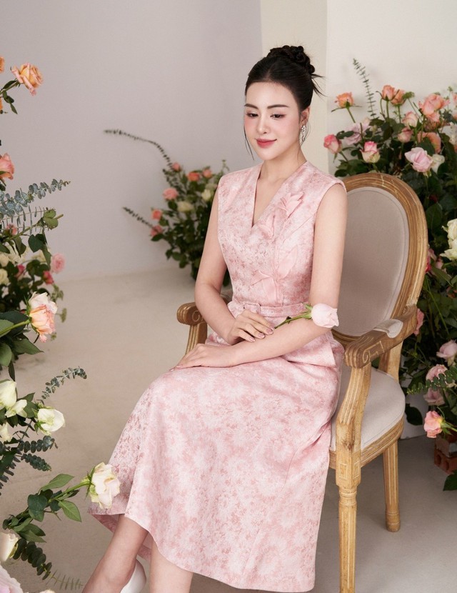 Nâng tầm sắc vóc, toát lên khí chất quý phái với chân váy gấm- Ảnh 6. Nâng tầm sắc vóc, toát lên khí chất quý phái với chân váy gấm- Ảnh 6.