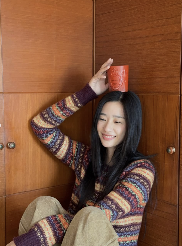 Áo len trở thành lựa chọn hoàn hảo cho tiết trời se lạnh - Ảnh 4.