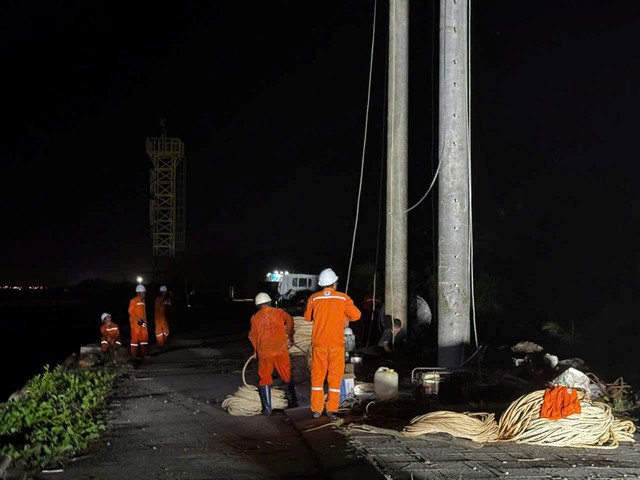 Thi công xuyên đêm, khôi phục cấp điện hoàn toàn cho Phú Quốc - Ảnh 9.