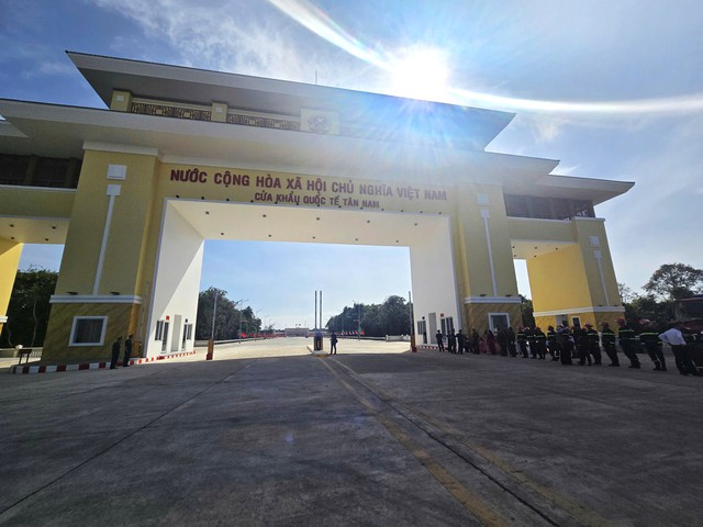 Thông quan cặp Cửa khẩu quốc tế Tân Nam - Meun Chey- Ảnh 3.