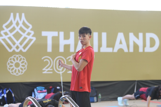 Bể bơi SEA Games chật chội trong ngày đầu kình ngư Việt Nam tập luyện, vì sao?- Ảnh 2.